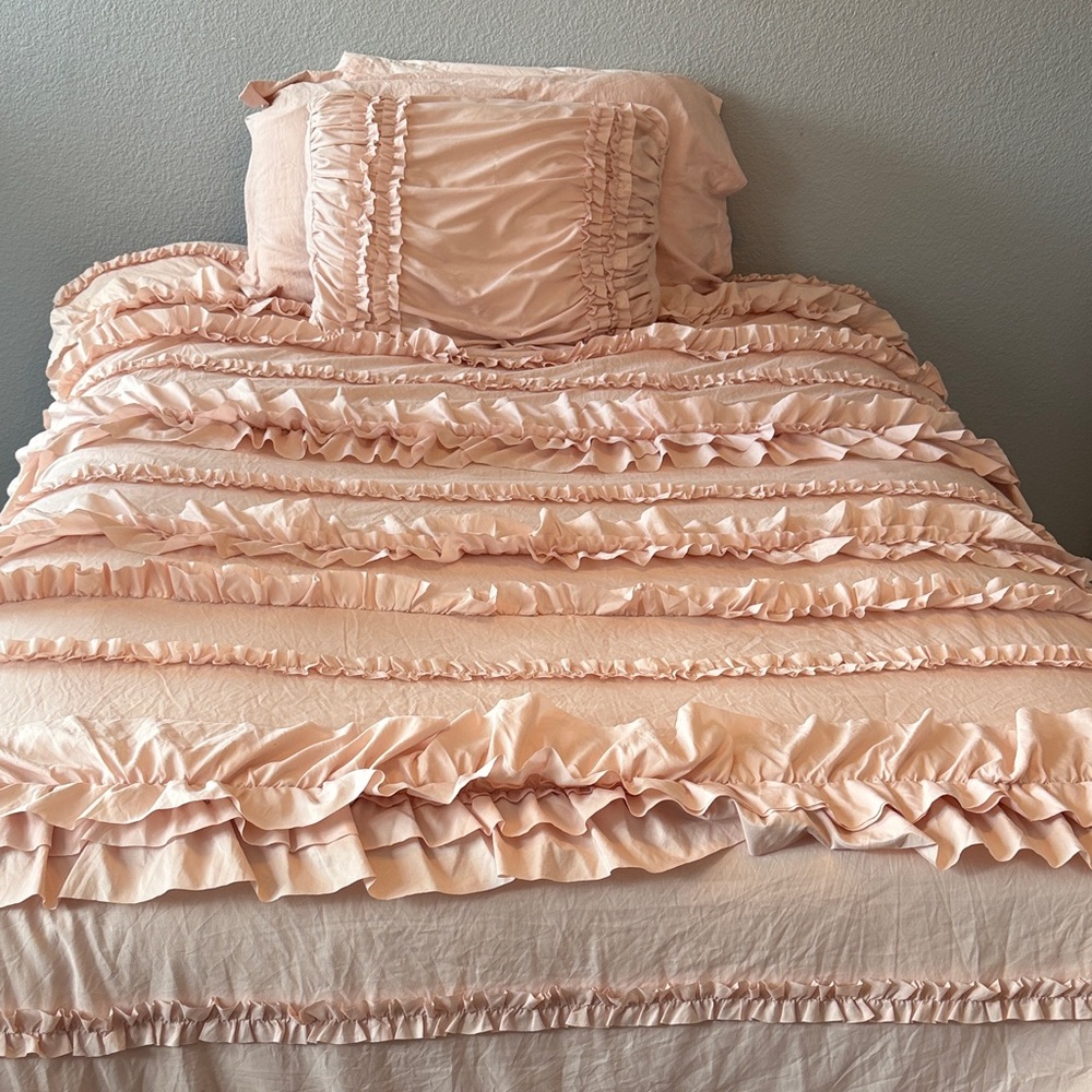 Luxurious Blush Ruffled Comforter Set - Picture 1 of 2